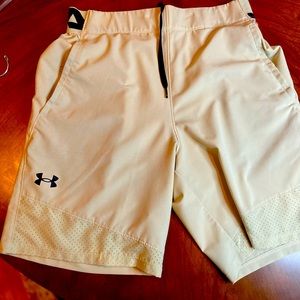 Under Armour Heatgear Fitted Shorts - Medium